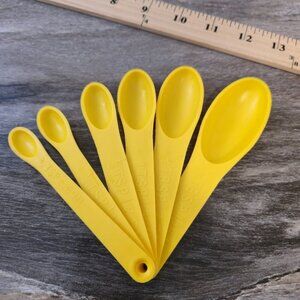 Vintage Foley Set 6 Yellow Plastic Nesting Measuring Spoons 1/8 - 1 Tbsp